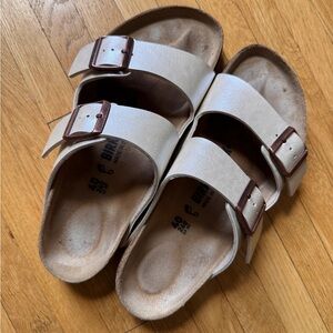 Birkenstock women’s Arizona sandals - pearl